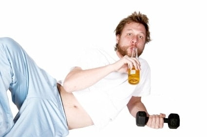 แอลกอฮอล์มีผลเสียต่อการสร้างกล้ามเนื้อเพาะกายอย่างไร