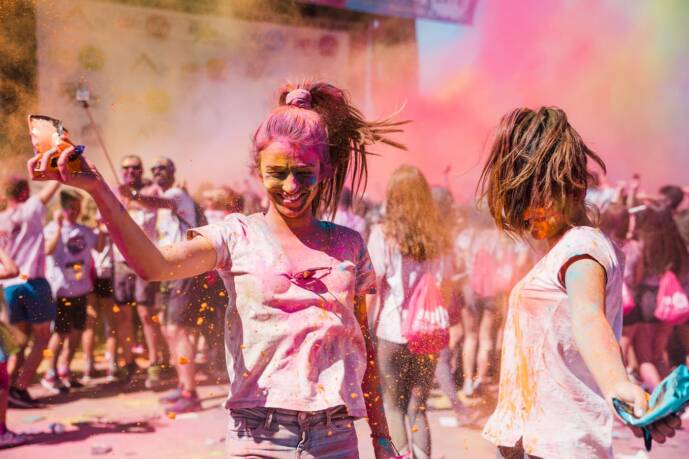ส่องความสนุกในเทศกาลโฮลี  Holi – Festival Of Colors มาสาดสีใส่กันเถอะ